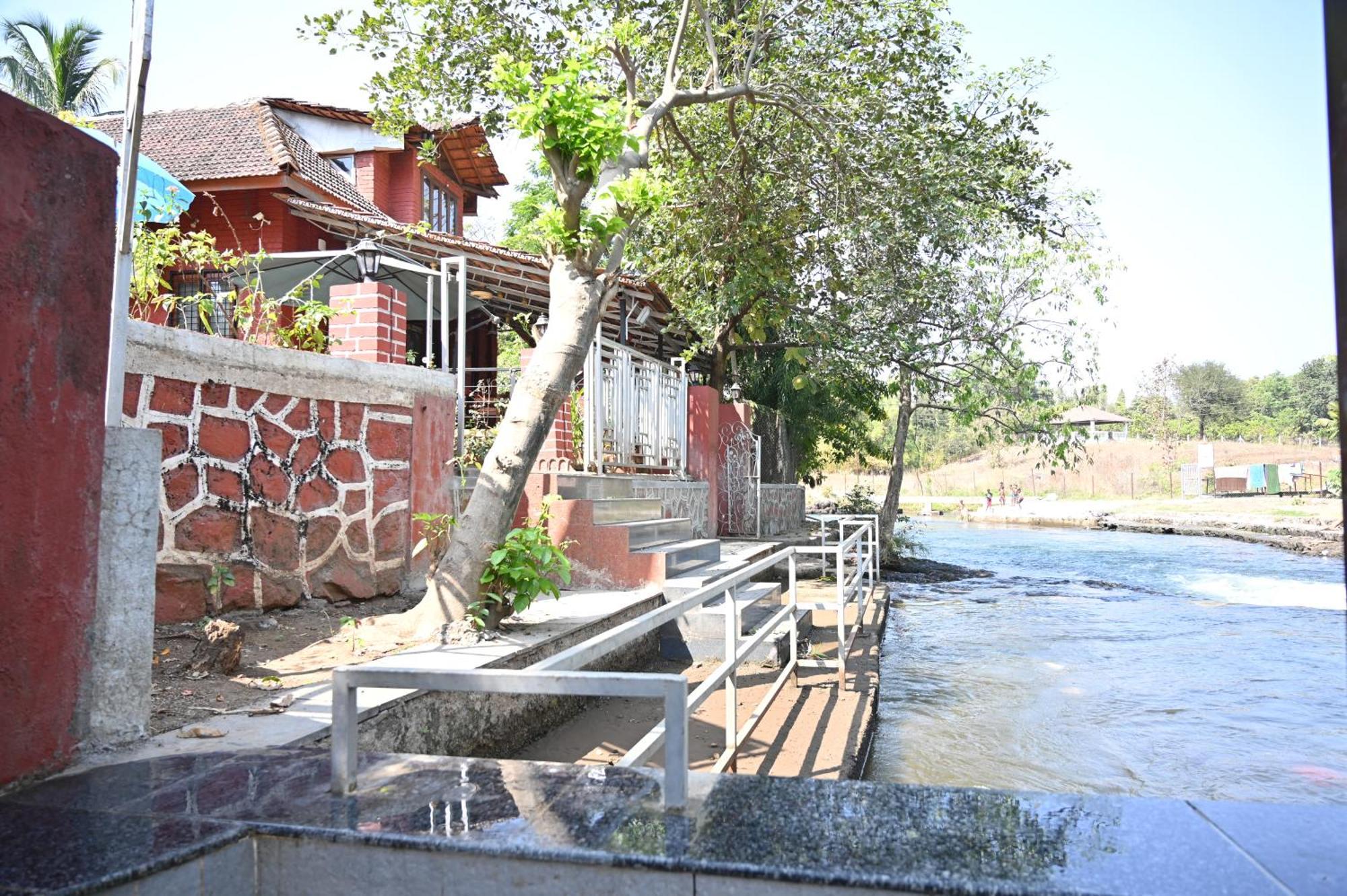 The Rippling Edge - River Front Property 카르자트 외부 사진